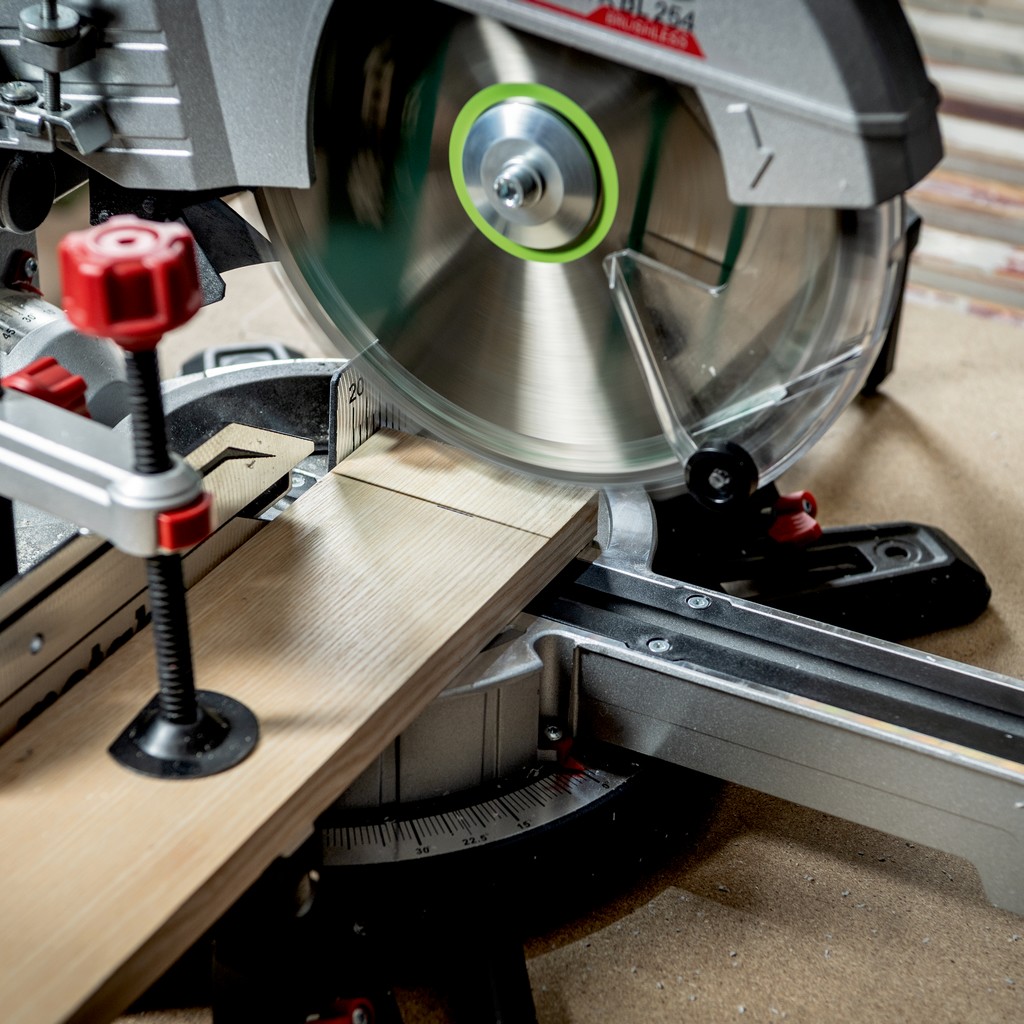 Metabo Akku Kappsäge Säge Ladegerät KGS18 LTX BL254 + Untergestell KSU251 mobile Metabo Akku Kappsäge Säge Ladegerät KGS18 LTX BL254 + Untergestell KSU251 mobile