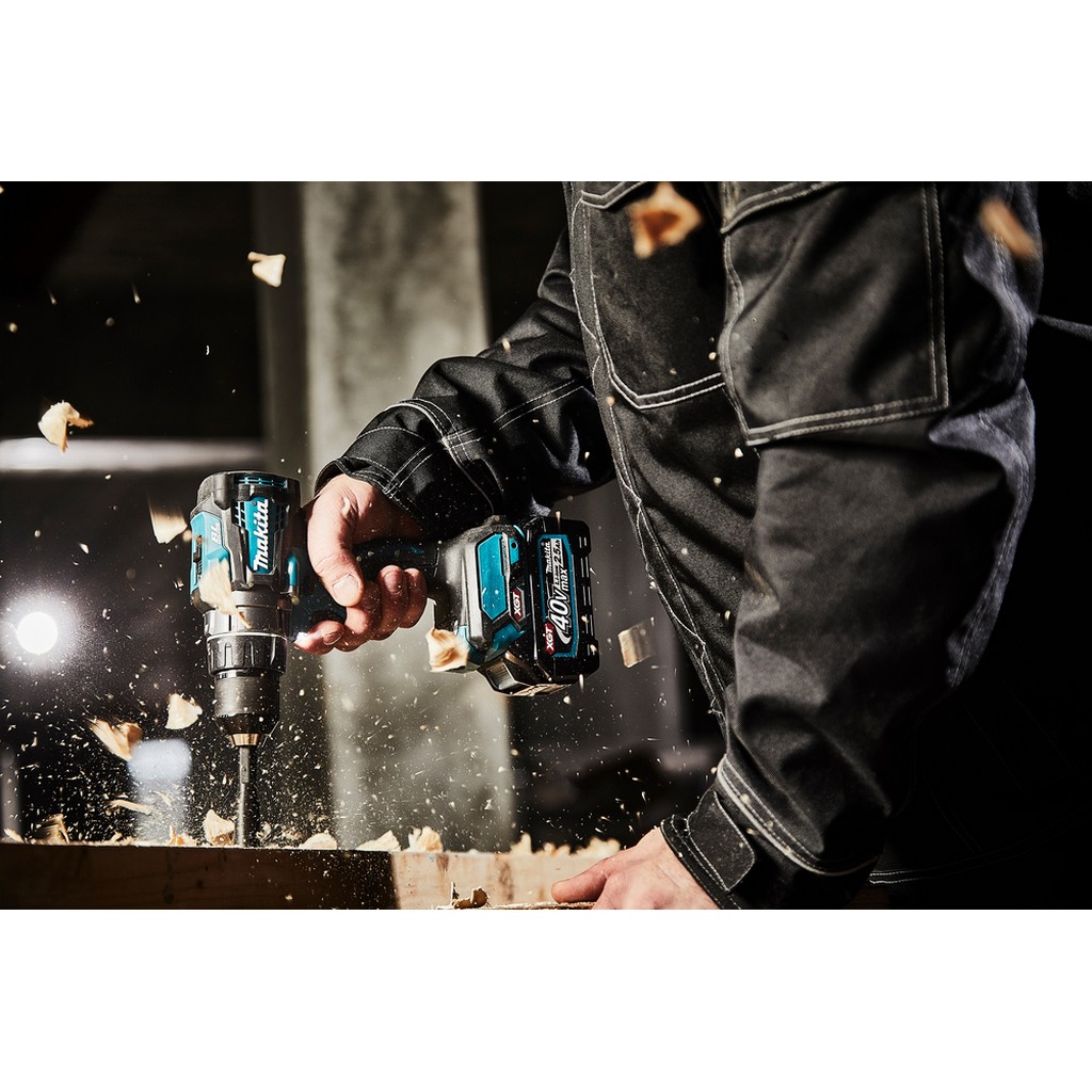Makita Akku Bohrschrauber XGT 40 V 150 Nm + Leatherman Multi-Tool DF001GD203 Makita Akku Bohrschrauber XGT 40 V 150 Nm + Leatherman Multi-Tool DF001GD203