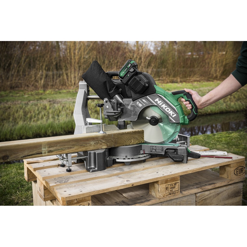 HiKOKI Akku Paneelsäge C3612DRAW4Z Kappsäge Doppelgehrung Solo 36 V 305 mm HiKOKI Akku Paneelsäge C3612DRAW4Z Kappsäge Doppelgehrung Solo 36 V 305 mm