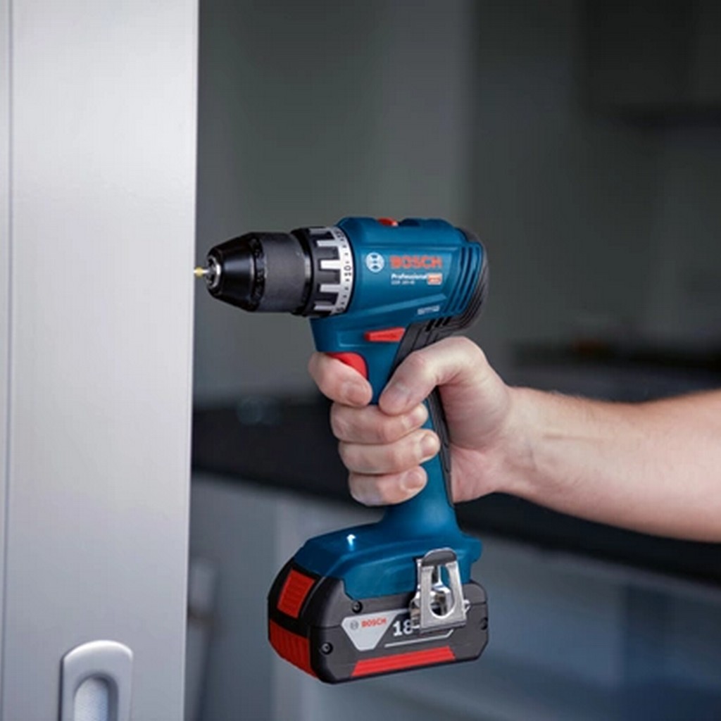 Bosch Akku Bohrschrauber GSR 18V-45 + 3x18V 4.0Ah + GAL 18V-40 L-Case 0615A5002N Bosch Akku Bohrschrauber GSR 18V-45 + 3x18V 4.0Ah + GAL 18V-40 L-Case 0615A5002N