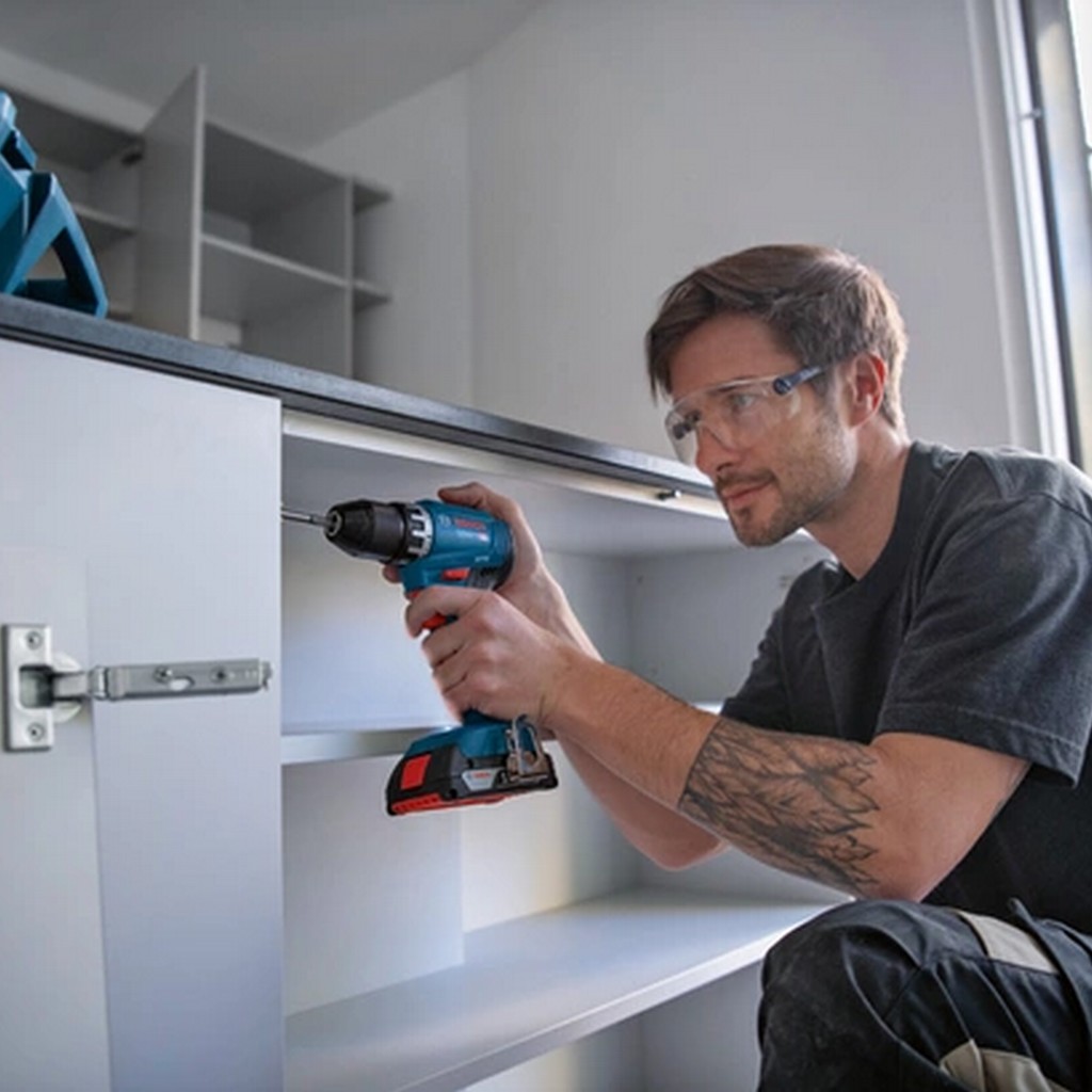 Bosch Akku Bohrschrauber GSR 18V-45 + 3x18V 4.0Ah + GAL 18V-40 L-Case 0615A5002N Bosch Akku Bohrschrauber GSR 18V-45 + 3x18V 4.0Ah + GAL 18V-40 L-Case 0615A5002N
