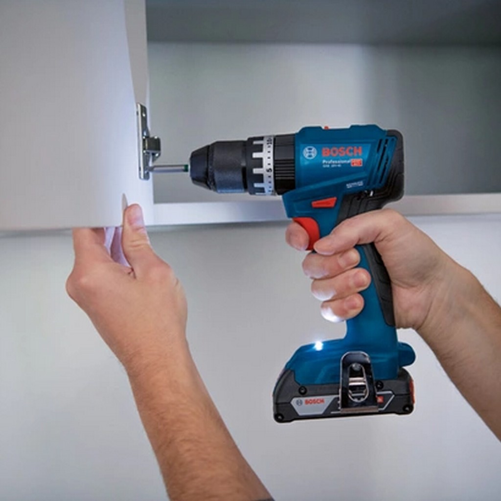 Bosch Akku Schlagbohrschrauber GSB 18V-45 + 3xAkku 18V 4.0Ah + GAL 18V-40 L-Case Bosch Akku Schlagbohrschrauber GSB 18V-45 + 3xAkku 18V 4.0Ah + GAL 18V-40 L-Case