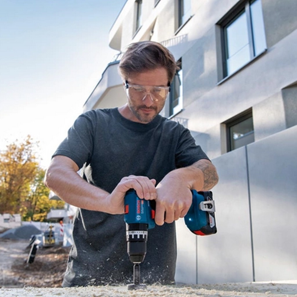 Bosch Akku Schlagbohrschrauber GSB 18V-45 + 3xAkku 18V 4.0Ah + GAL 18V-40 L-Case Bosch Akku Schlagbohrschrauber GSB 18V-45 + 3xAkku 18V 4.0Ah + GAL 18V-40 L-Case