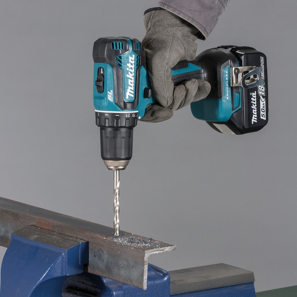 Makita Akku Bohrschrauber 18V 50Nm 2x3,0Ah Akku Ladegerät MAKPAC DDF485RFJ Makita Akku Bohrschrauber 18V 50Nm 2x3,0Ah Akku Ladegerät MAKPAC DDF485RFJ