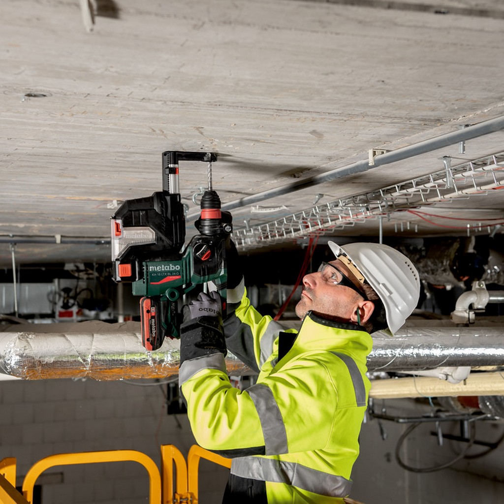 Metabo Akku Kombihammer KH 18 LTX BL 24 Q CAS + Bohrer- Meißelset + Sportbeutel Metabo Akku Kombihammer KH 18 LTX BL 24 Q CAS + Bohrer- Meißelset + Sportbeutel