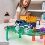 Cleverclixx Race Track Intense /  Magnetbaustein Autobahn-Bausatz - 65 Teile