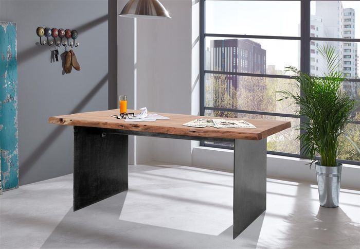 Kollektion Live Milieubild Büro Tisch vor Panoramafenster