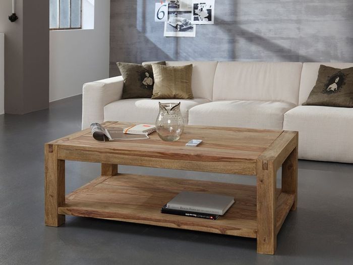 YOGA Couchtisch 120 cm x 45 cm x 80 cm mit Ablage Couchtisch mit Ablage im Wohnraum vor weißer Couch auf grauem Untergrund