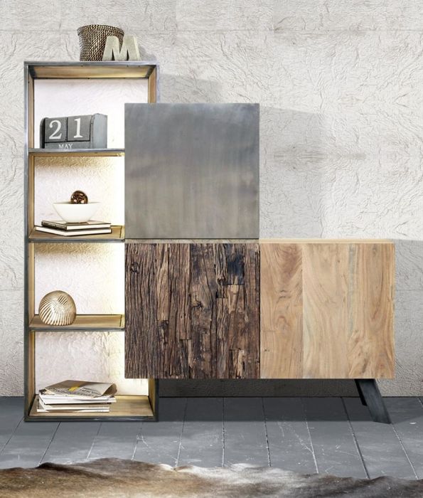 CITY Highboard mit 3 Türen / Regal / Licht Highboard 165 x 160 x 40 cm (B/H/T) mit einer Türfront aus Eisenbahnschwellen, eine Türfront aus Eisen, eine Tür aus Akazienholz; 4 Ablagefächer; mit Beleuchtung; Korpus aus Eisen