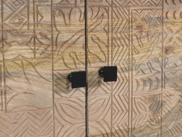 CARVING Kommode mit 2 Türen / 3 Ablagen CARVING Kommode mit 2 Türen / 3 Ablagen