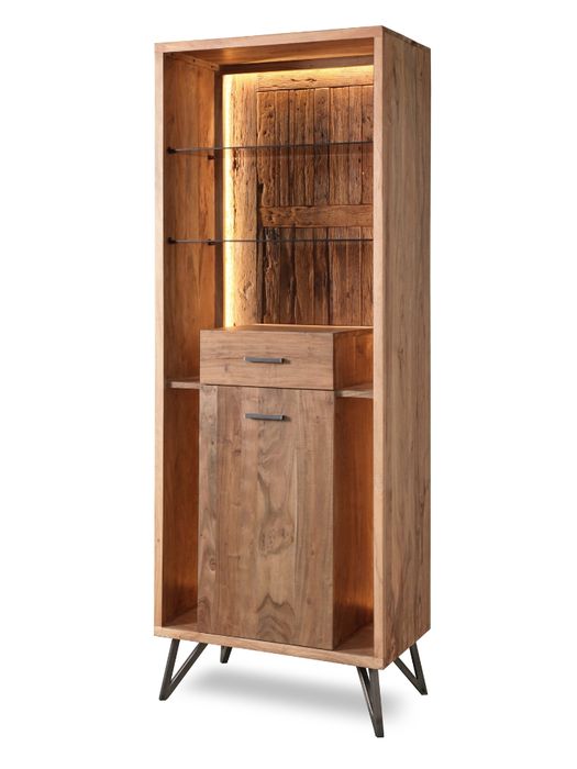HUDSON Vitrine 1 Tür / 1 Schublade / 2 Glasböden / Licht Hudson Vitrine mit Beleuchtung vor weißem Hintergrund in schräger Ansicht