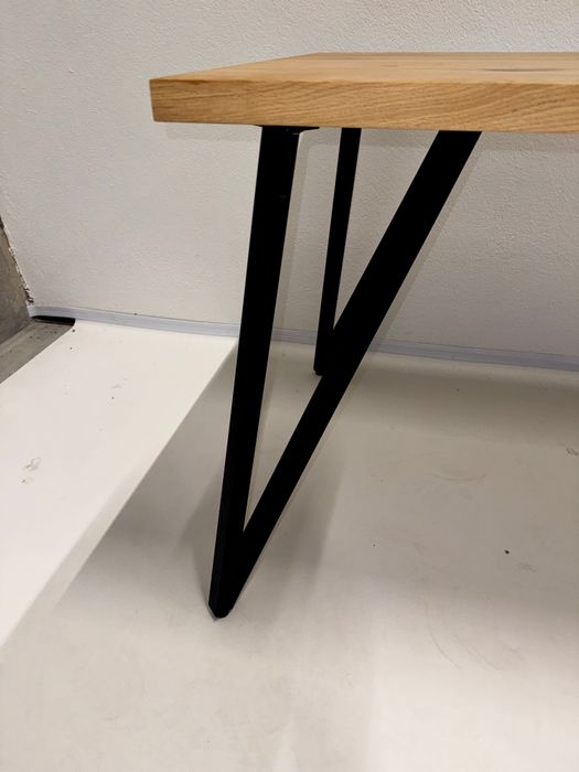 Esstisch Massivholz Eiche 200 x 80 cm – Handgefertigter Esstisch mit 3,5 cm starker Tischplatte Esstisch Massivholz Eiche 200 x 80 cm – Handgefertigter Esstisch mit 3,5 cm starker Tischplatte