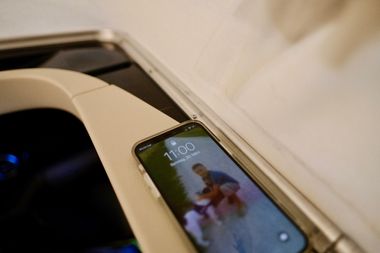 Chargement sans fil du smartphone dans le toit relevable du Mercedes-Benz Marco Polo (W447) à partir de l'année 2014 - montage inclus