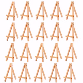 20 Mini Staffeleien Holz Kartenhalter Fotohalter Hochzeit Tischdeko Aufsteller Holz Keilrahmen Tisch-Deko Events Jubiläum SALE Party-Deko Party-Zubehör Set aus 20 Mini-Staffeleien aus Holz auf weißem Hintergrund – ideal als Kartenhalter, Tischdeko oder Fotoaufsteller.