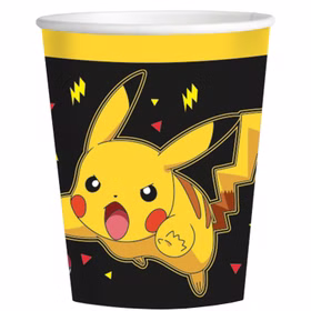 Schwarzer Pokémon Partybecher mit gelbem Rand und großem Pikachu-Motiv sowie Blitz- und Farbakzenten.