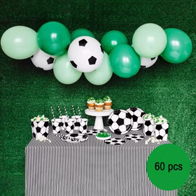 Fußball Party-Dekoration mit Ballongirlande und Hinweis auf den 60-teiligen Lieferumfang.