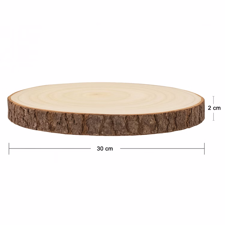 Baumscheibe mit Gravur 30 cm Brautpaar Namen und Datum Hochzeit Jahrestag Geschenkidee Hochzeitsgeschenk Silberhochzeit Seitliche Ansicht einer naturbelassenen Baumscheibe aus Holz mit Rinde, Durchmesser 30 cm und Höhe 2 cm.