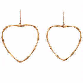 Natürliche Rattan-Herzen zum Hängen im 2er-Set in verschiedenen Größen auf hellem Hintergrund – ideal für Hochzeit, Boho- und Vintage-Deko.