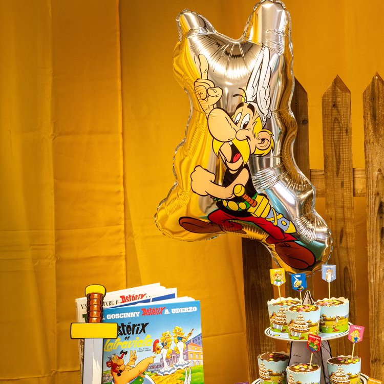 Asterix & Obelix Ballon-Set 9-tlg. Party-Deko Zubehör Kindergeburtstag Asterix Folienballon dekorativ in Szene gesetzt