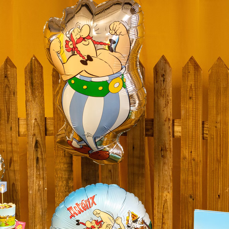 Asterix & Obelix Ballon-Set 9-tlg. Party-Deko Zubehör Kindergeburtstag Obelix Folienballon dekorativ in Szene gesetzt