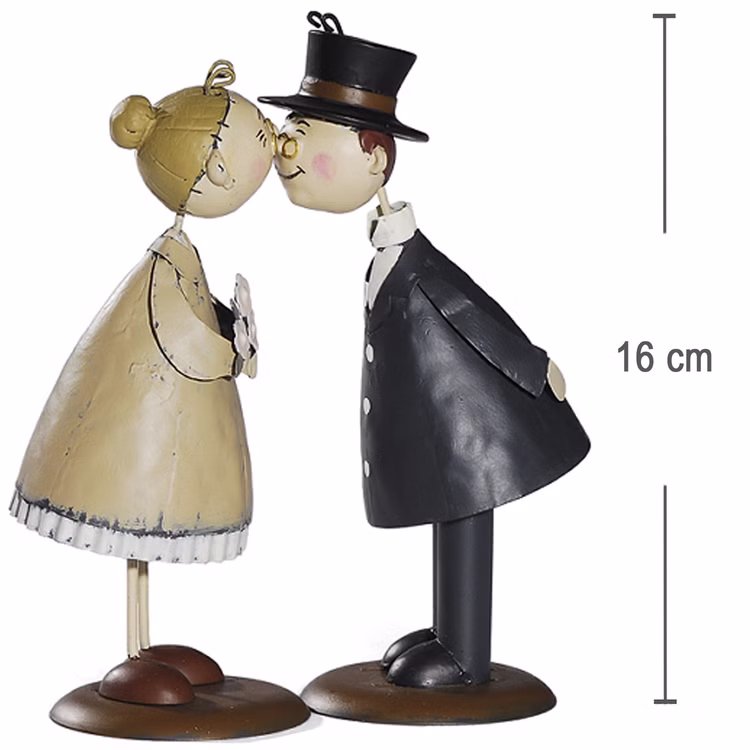 Küssendes Ehepaar Oma & Opa 16 cm aus Metall Deko Geschenkidee zur Silbernen Hochzeit Goldene Hochzeit Diamantenhochzeit Küssendes Ehepaar Oma und Opa aus Metall von der Seite mit Maßangaben Höhe von 16 Zentimeter