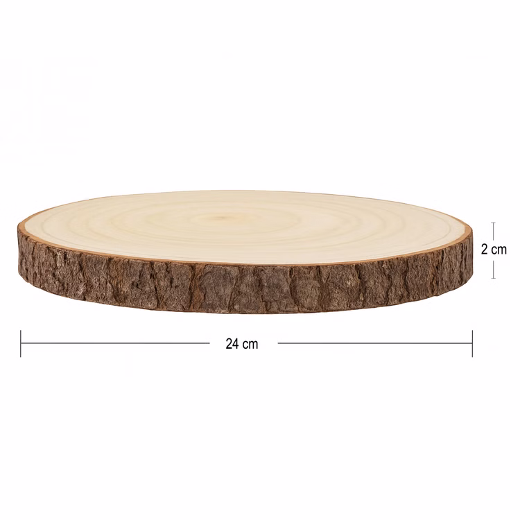 Baumscheibe 24 cm Frohe Weihnachten mit Tannenwald-Motiv Tisch-Deko Geschenk Dekoration Advent Weihnachtsstimmung festlich Adventszeit Basteln Geschenkidee Holzscheibe aus Paulownia-Holz mit Rinde und Maßangaben, Durchmesser 24 cm und Höhe 2 cm, freigestellt auf weißem Hintergrund.