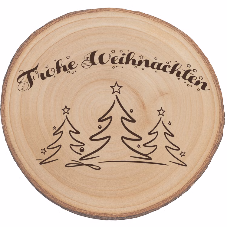 Baumscheibe 24 cm Frohe Weihnachten mit Tannenwald-Motiv Tisch-Deko Geschenk Dekoration Advent Weihnachtsstimmung festlich Adventszeit Basteln Geschenkidee Runde Baumscheibe aus Paulownia-Holz mit dem gravierten Schriftzug „Frohe Weihnachten“ und drei stilisierten Tannen, fotografiert als Draufsicht auf weißem Hintergrund.
