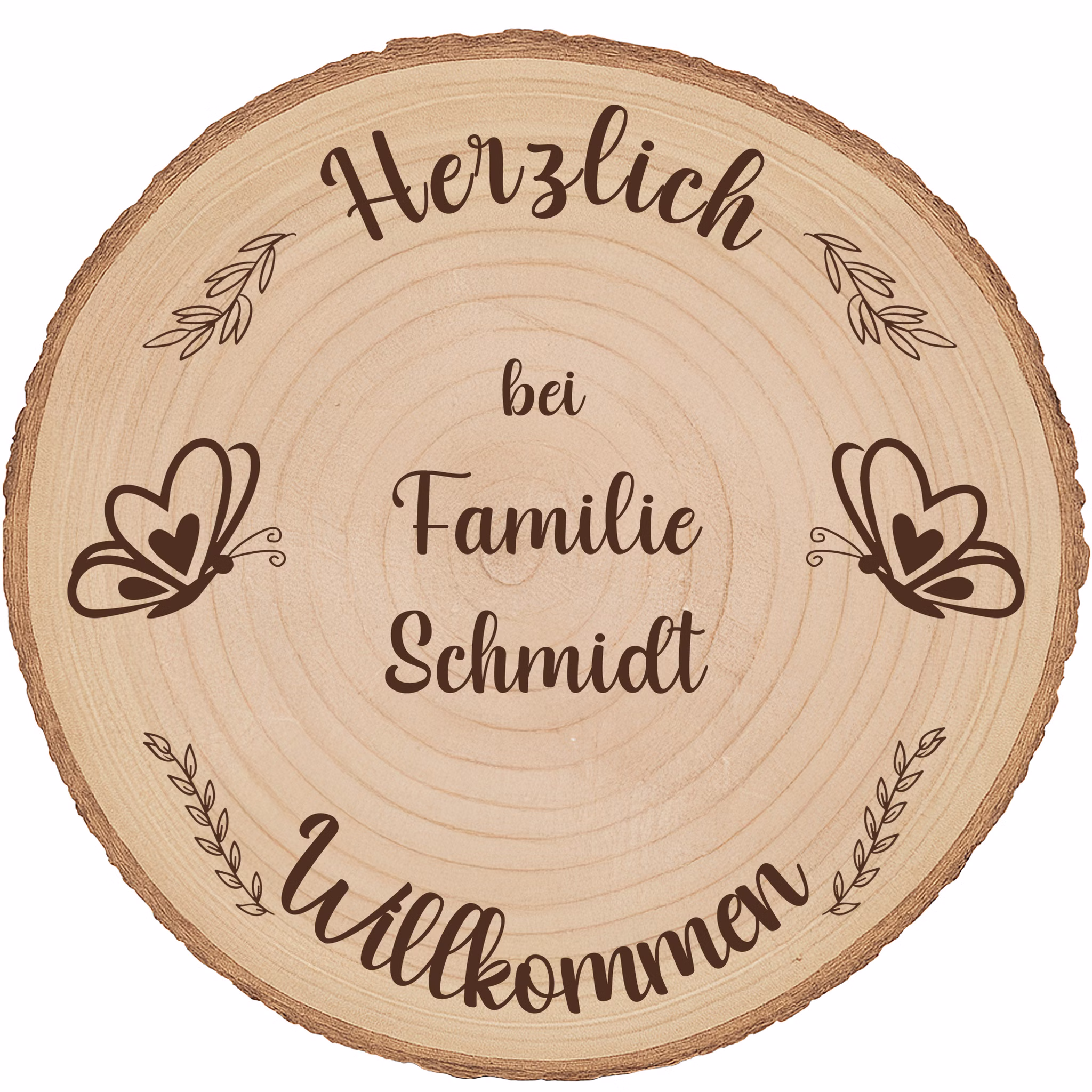 Baumscheibe 30 cm Willkommen personalisiert Motiv mit Schmetterlingen Zuhause Deko & Geschenk Eingangsbereich Geschenk für Familie und Freunde Einzug Herzlich Willkommen Holzscheibe personalisiert Nahaufnahme der Holzmaserung auf einer gravierten Baumscheibe mit Schmetterlingsmotiv und Familiennamen
