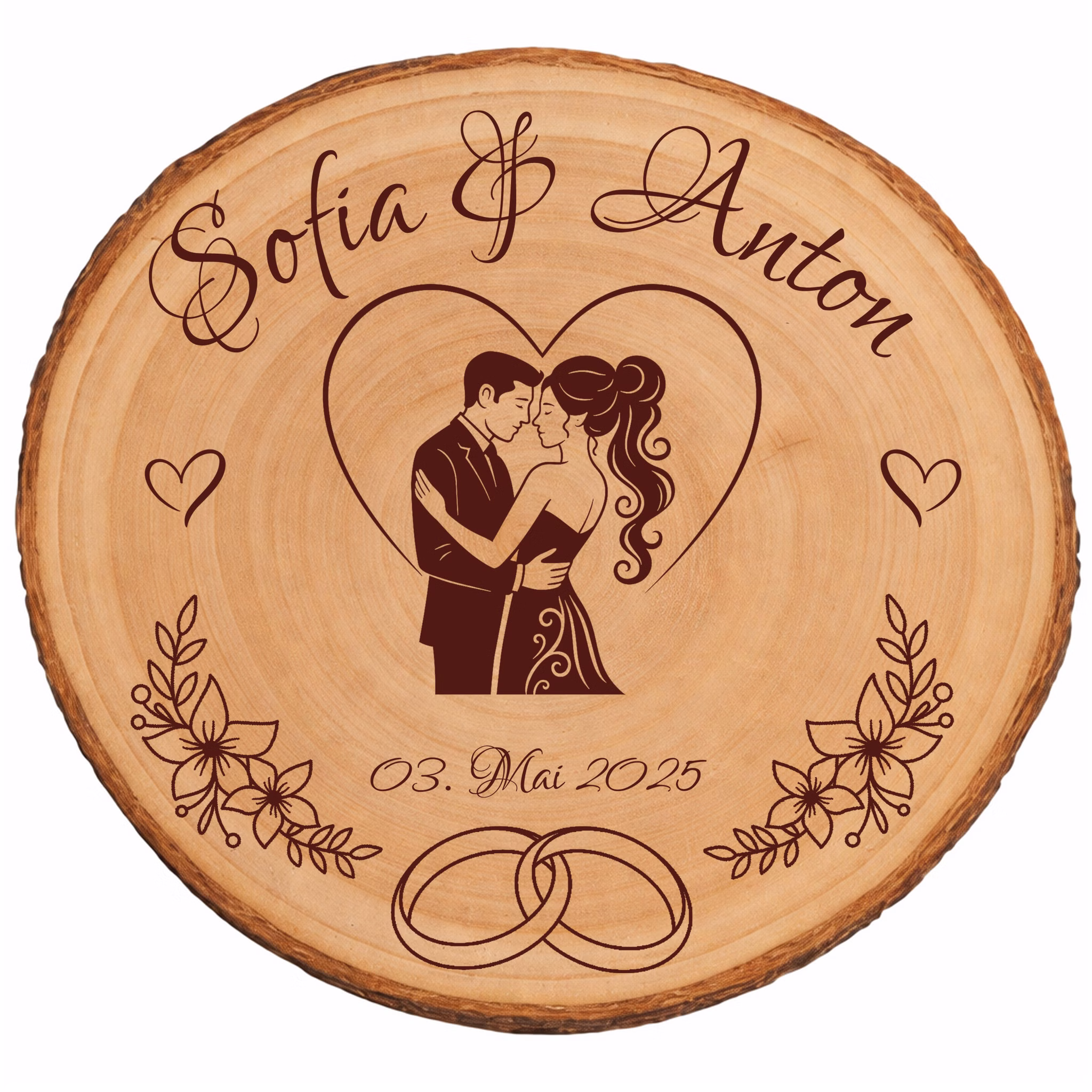 Runde Baumscheibe aus Naturholz mit graviertem Brautpaar-Motiv, Herz, den Namen "Sofia & Anton" und Hochzeitsdatum 03. Mai 2025 vor weißem Hintergrund.