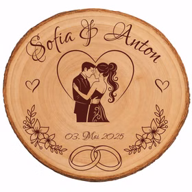Baumscheibe mit Gravur 30 cm Brautpaar Personalisiert Hochzeitsgeschenk Namen und Datum Hochzeit Jahrestag Geschenkidee Hochzeitsgeschenk Silberhochzeit Runde Baumscheibe aus Naturholz mit graviertem Brautpaar-Motiv, Herz, den Namen "Sofia & Anton" und Hochzeitsdatum 03. Mai 2025 vor weißem Hintergrund.