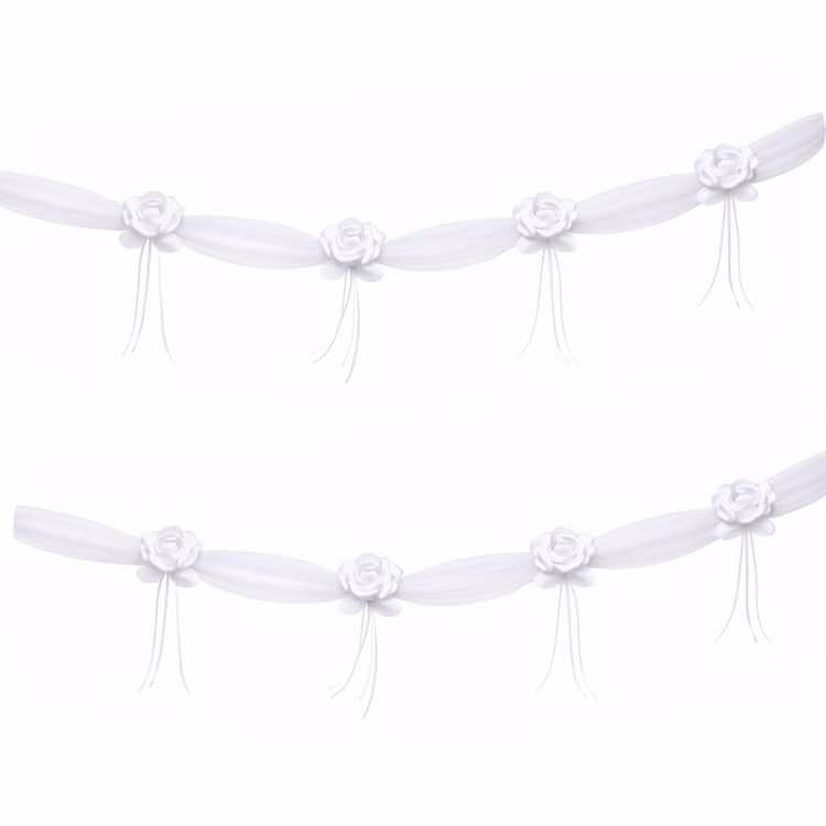 Autoschmuck Deko 2 Girlanden mit Blüten Weiß 180 cm Motorhaube Hochzeitsauto Wedding Car Organza-Girlande mit Rosenblüten Dekoration Zwei weiße Organza-Girlanden mit jeweils vier Rosenblüten auf neutralem Hintergrund dargestellt.