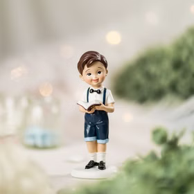 Kommunion Tortenfigur Junge mit Bibel 15,5 cm Kommunionskuchen Deko Weiß Blau Erstkommunion Jugendweihe Kommunions-Deko Tisch-Deko Dekoration Tortenfigur Nahaufnahme der dekorativen Kommunionsfigur Junge mit Bibel als stilvolle Tischdeko oder Tortendekoration für eine feierliche Erstkommunion.