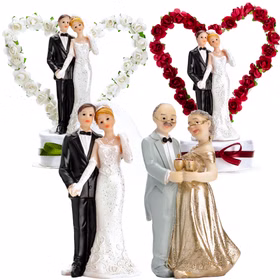 Übersicht verschiedener Tortenaufsätze mit Hochzeitspaaren und Rosenherzen sowie Jubiläumsfigur für goldene Hochzeit.