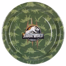 Jurassic World XXL Party-Set Dinosaurier Party-Deko 46-Teile T-Rex Geburtstag Saurier Lizenz-Party-Zubehör gedeckter Tisch Tisch-Deko Mottoparty Kindergeburtstag Geburtstag Grüner Jurassic World Pappteller mit Dino-Mustern und großem Logo in der Mitte auf hellem Hintergrund.