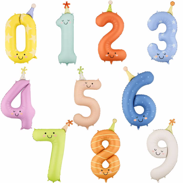 Folienballon-Set Zahlen 0 bis 9 Pastellfarben niedliche Geburtstags-Deko für Kinder schwebende Dekoration Geburtstag Kindergeburtstag Party-Deko Deko-Zubehör Mottoparty Ballon Zahlen-Ballons Buntes Set aus Folienballons in Form der Zahlen 0 bis 9 in Pastellfarben, jeweils mit niedlichem Gesicht und kleinem Partyhut vor weißem Hintergrund.