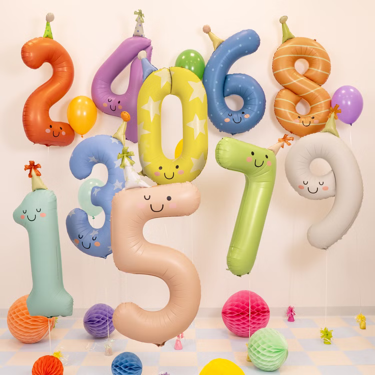 Folienballon-Set Zahlen 0 bis 9 Pastellfarben niedliche Geburtstags-Deko für Kinder schwebende Dekoration Geburtstag Kindergeburtstag Party-Deko Deko-Zubehör Mottoparty Ballon Zahlen-Ballons Farbenfrohe Geburtstagsdekoration mit schwebenden Folienballons in Form der Zahlen 0 bis 9 in Pastellfarben, jeweils mit niedlichen Gesichtern und Partyhütchen.