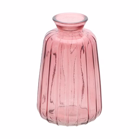 Glasvase Verone 11 cm Vintage Tischvase Rosa Grün Transparent Deko Geburtstag Tisch-Deko Hochzeit Geburtstag Vase aus Glas festliche Tischdeko Wohnaccessoire Glasvase dekorativ Grüne Glasvase Verone mit schmaler Öffnung und vertikaler Struktur, freigestellt auf hellem Hintergrund.