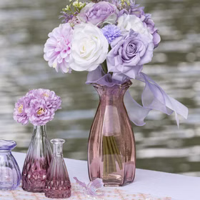 Mini Glasvase Alexandrin Blumenvase 10,7 cm Farbverlauf Rosa Tisch-Deko Geburtstag Hochzeit Wohnaccessoire Wohnen & Möbel Kleine Blumenvase Große und kleine Glasvase mit rosa Farbverlauf dekorativ auf einem geschmückten Tisch.