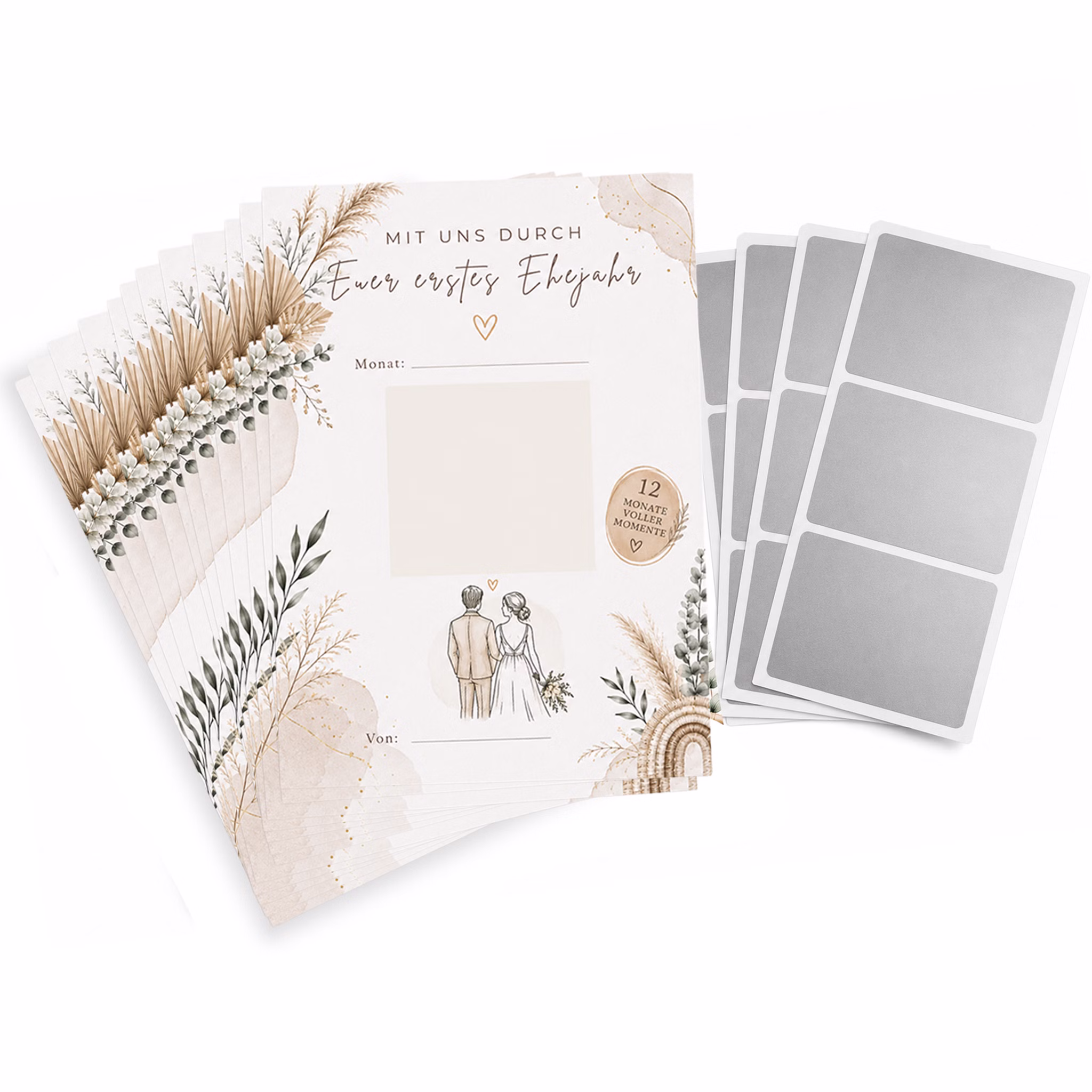 Hochzeitsspiel „Mit uns durch Euer erstes Ehejahr“ mit Rubbelkarten 12 Monate voller Momente im Boho-Design Gutscheinkarten mit Rubbelstickern Hochzeitsspiel & Geschenkidee Heiraten Brautpaar Geschenkidee Hochzeit Wedding Gutschein Geschenkgutschein JGA Pa Produktbild mit mehreren Hochzeits-Rubbelkarten im Boho-Stil sowie vier Bögen silberner Rubbelsticker auf hellem Hintergrund.