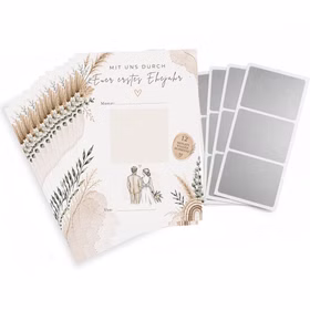 Hochzeitsspiel „Mit uns durch Euer erstes Ehejahr“ mit Rubbelkarten 12 Monate voller Momente im Boho-Design Gutscheinkarten mit Rubbelstickern Hochzeitsspiel & Geschenkidee Heiraten Brautpaar Geschenkidee Hochzeit Wedding Gutschein Geschenkgutschein JGA Pa Produktbild mit mehreren Hochzeits-Rubbelkarten im Boho-Stil sowie vier Bögen silberner Rubbelsticker auf hellem Hintergrund.