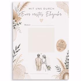 Hochzeitsspiel „Mit uns durch Euer erstes Ehejahr“ mit Rubbelkarten 12 Monate voller Momente im Boho-Design Gutscheinkarten mit Rubbelstickern Hochzeitsspiel & Geschenkidee Heiraten Brautpaar Geschenkidee Hochzeit Wedding Gutschein Geschenkgutschein JGA Pa Boho-Rubbelkarte für Hochzeiten im A6-Format mit floralen Elementen, Brautpaar-Motiv, Rubbelbereich und Badge „12 Monate voller Momente“ auf hellem Hintergrund.