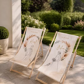 Boho Hochzeits-Liegestuhl 2er-Set personalisiert mit Vornamen & Hochzeitsdatum Hochwertiges Hochzeitsgeschenk Geschenkidee zur Hochzeit stilvolle Entspannung für Braut & Bräutigam Personalisiertes Liegestuhl-Set für Braut und Bräutigam mit Namen und Hochzeitsdatum im romantischen Boho-Stil. Hinweis: KI generiertes Bild