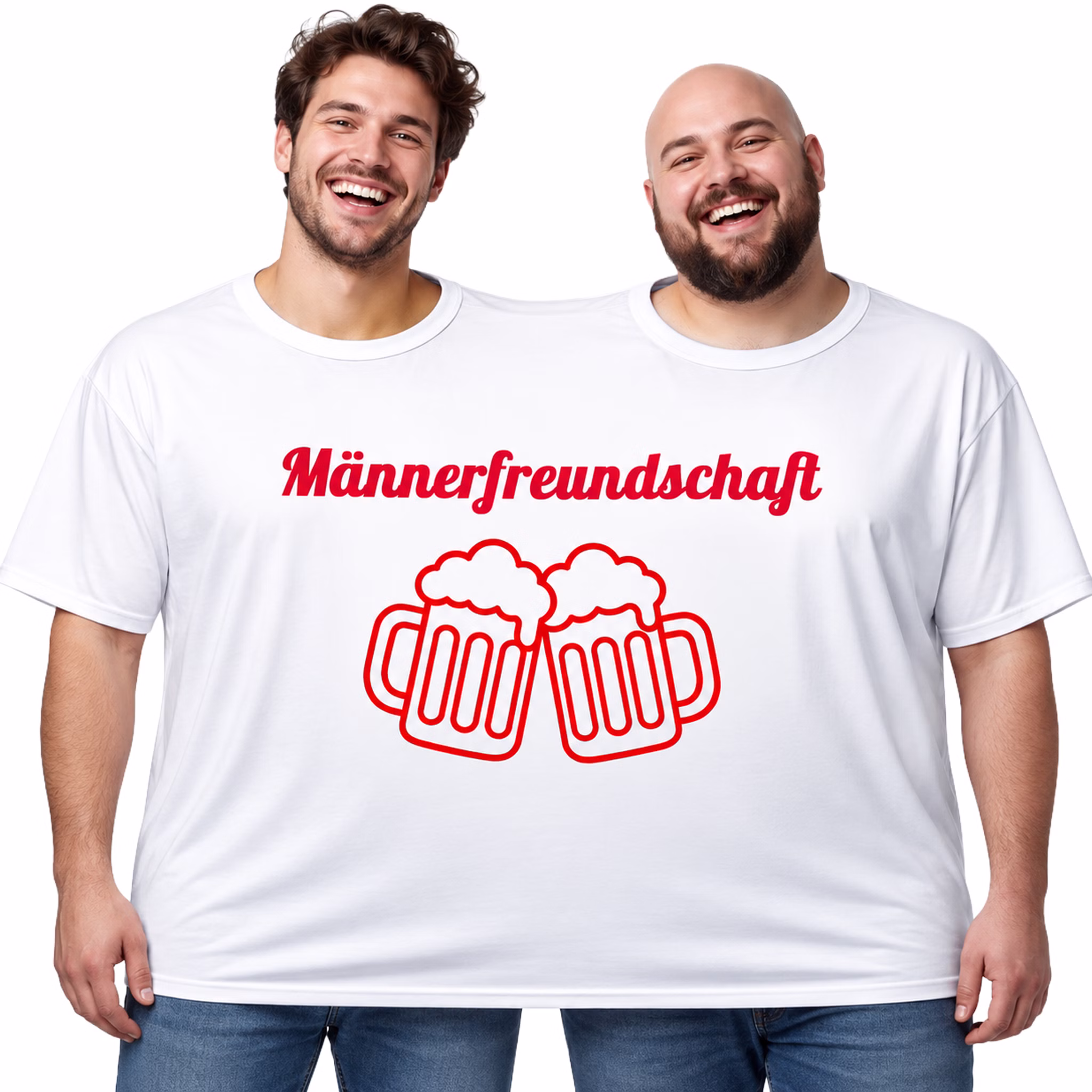 Doppel T-Shirt Männerfreundschaft für 2 Personen Zwei Männer tragen gemeinsam das weiße Doppel-T-Shirt mit rotem Schriftzug „Männerfreundschaft“ und Motiv aus zwei anstoßenden Bierkrügen. Hinweis: KI generiertes Bild