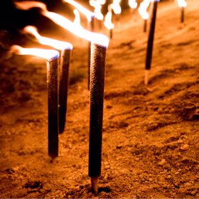 10 Wachsfackeln 75 Min. Brenndauer Fackelwanderung Fackel Lagerfeuer Wachsfackel Tuchfackel Garten-Party Grillparty