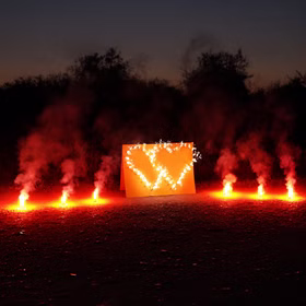 Lichterbild Brennendes Doppelherz mit Bengalfeuer