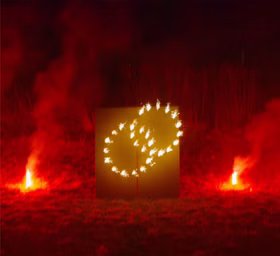 Lichterbild Brennende Ringe mit rotem Bengalfeuer Geschenkidee Hochzeit Verlobung Heiratsantrag Goldene Hochzeit Jubiläum
