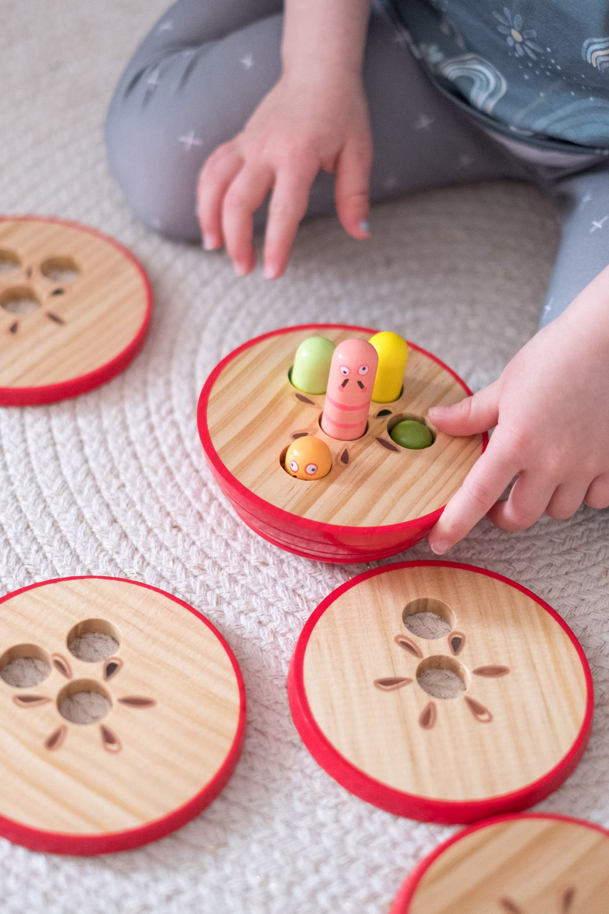 11915-legler-small-foot-Lernspiel-Logisteck-Apfel-Bloggerbild-c.jpg 11915-legler-small-foot-Lernspiel-Logisteck-Apfel-Bloggerbild-c.jpg