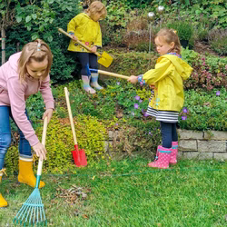 10838-legler-small-foot-Gartenwerkzeug-set-Kunterbunt-Bloggerbild-1.jpg 10838-legler-small-foot-Gartenwerkzeug-set-Kunterbunt-Bloggerbild-1.jpg