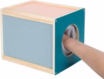 12470-small-foot-Fuehlbox-Sensory-Seite-Oeffnung-Hand.jpg