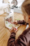 12463-small-foot-Symmetriespiel-mit-Spiegel-Educate-Bloggerbild-1.jpg